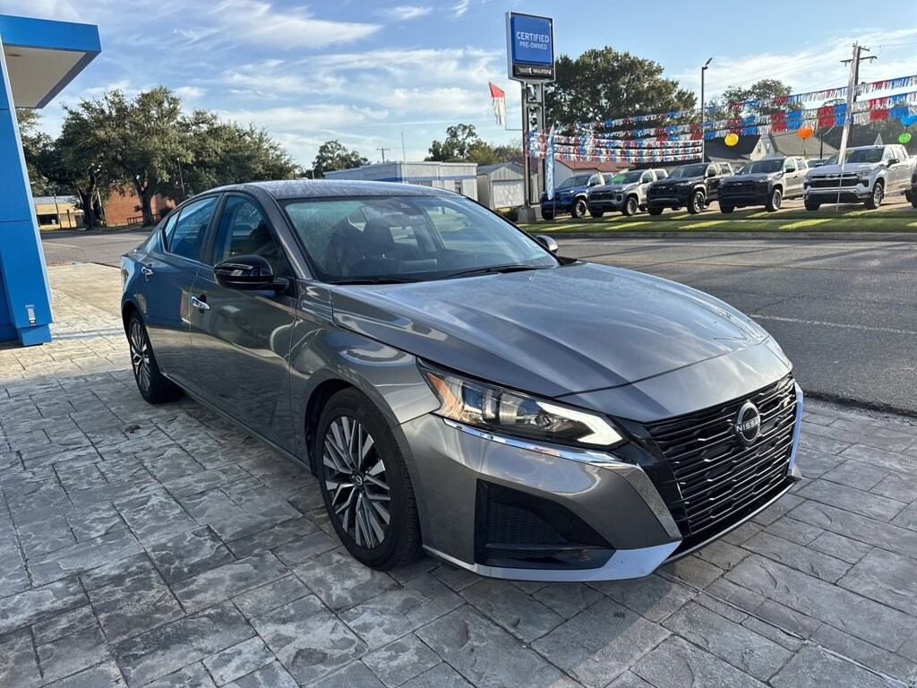 Used 2024 Nissan Altima 2.5 SV Sedan