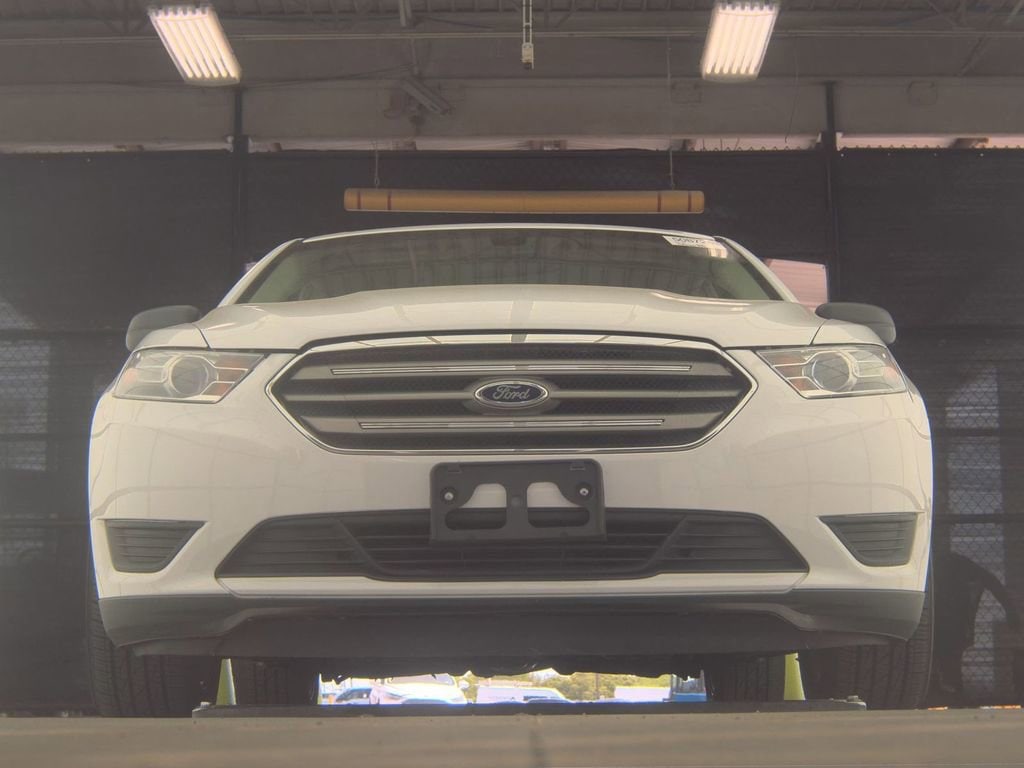 2016 Ford Taurus SE FWD's photo