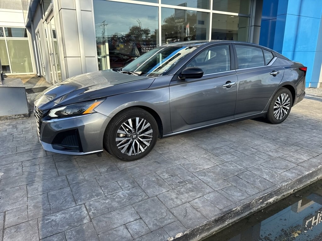 Used 2024 Nissan Altima 2.5 SV Sedan