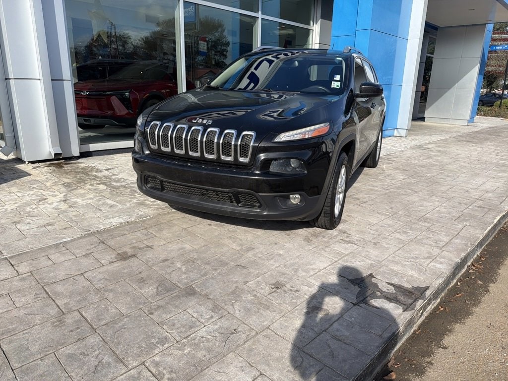 Used 2018 Jeep Cherokee Latitude FWD SUV