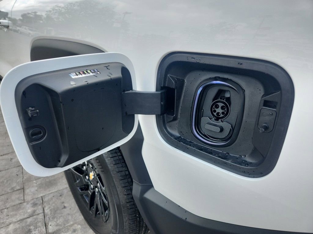 2025 Chevrolet Silverado EV LT - Photo 8