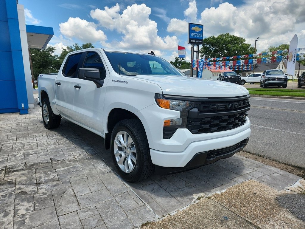 2024 Chevrolet Silverado 1500 Custom photo 3