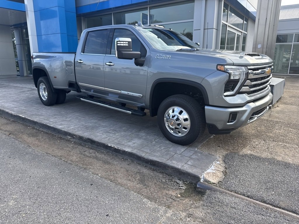 2026 Chevrolet Silverado 3500HD High Country's photo