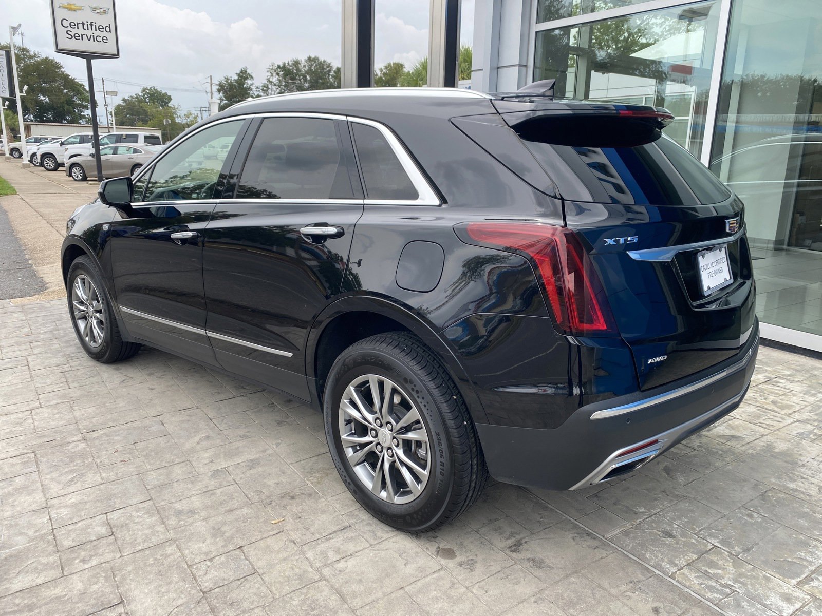 Used 2021 Cadillac XT5 Premium Luxury with VIN 1GYKNDRS7MZ104132 for sale in Jennings, LA