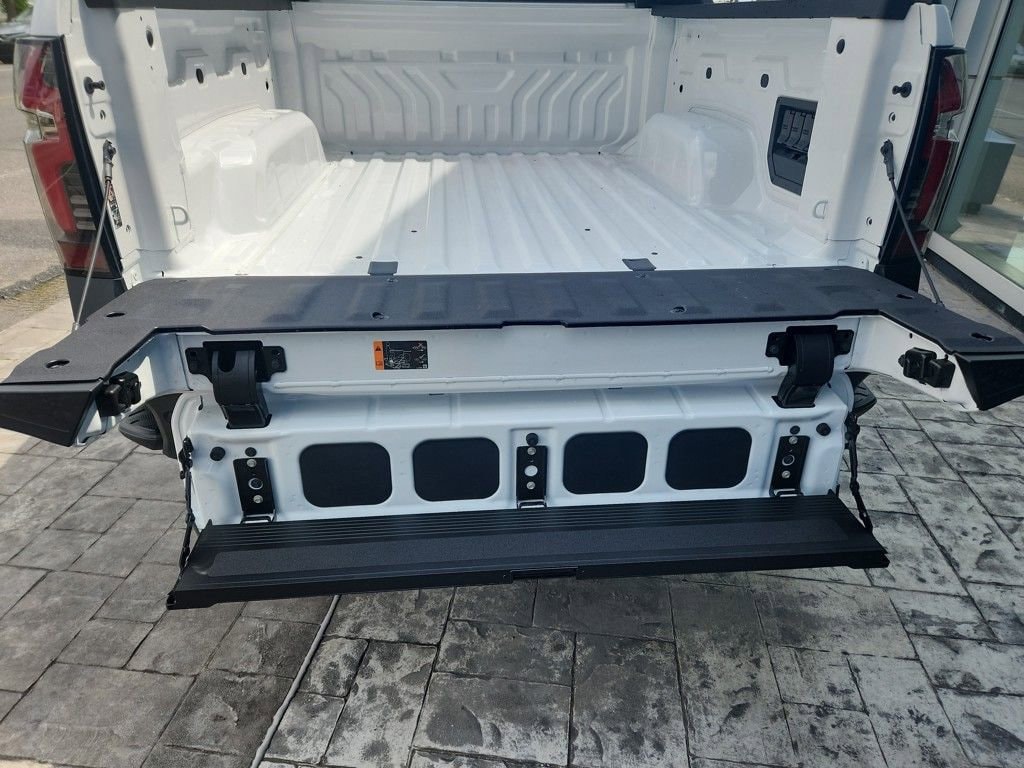 2025 Chevrolet Silverado EV LT - Photo 6