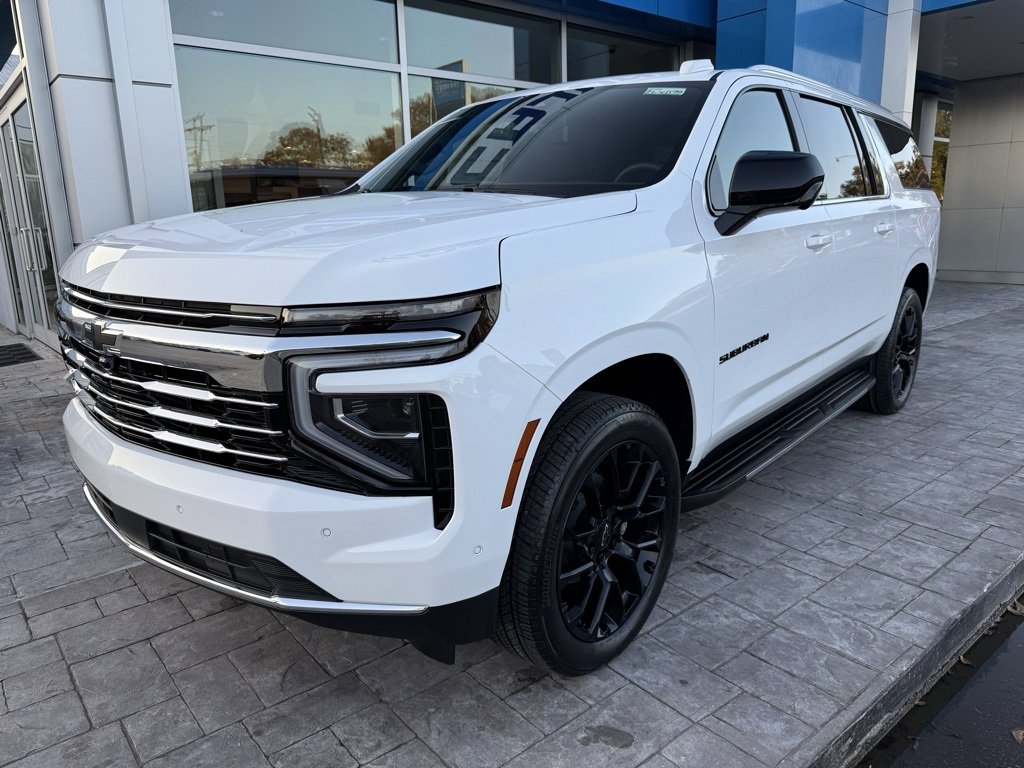 2026 Chevrolet Suburban LT's photo