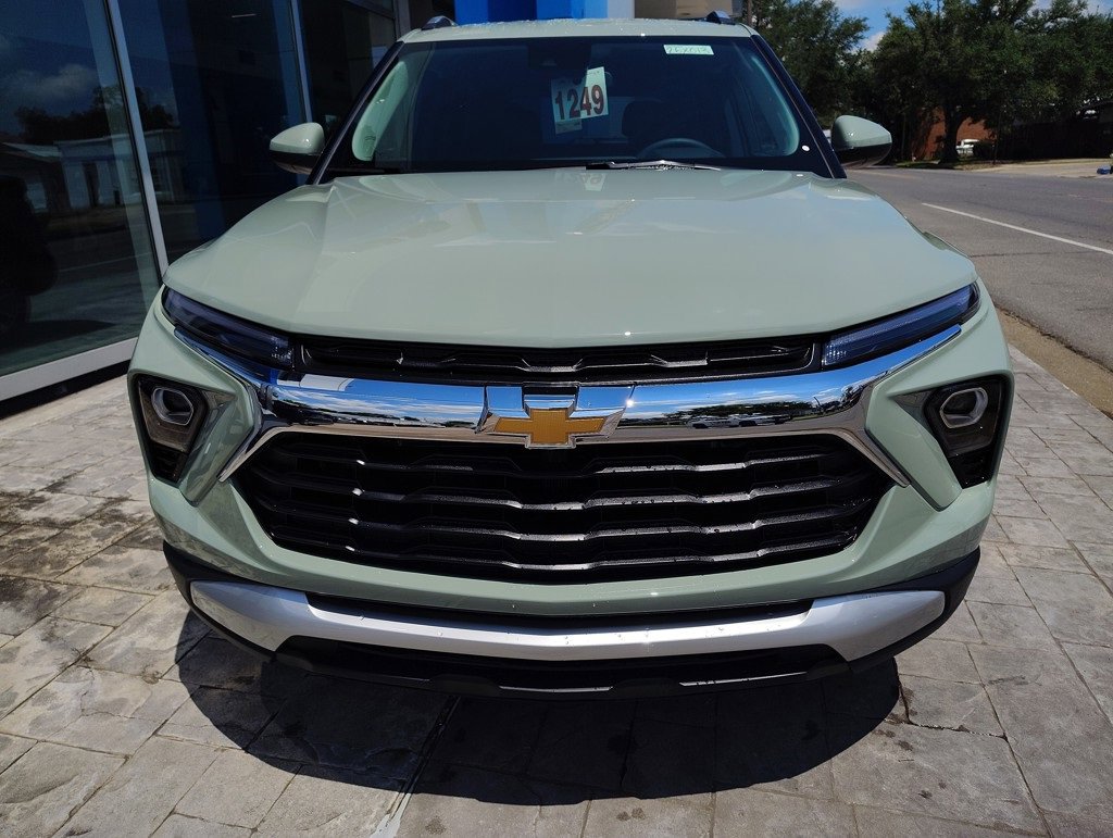 2026 Chevrolet Trailblazer LT photo 2