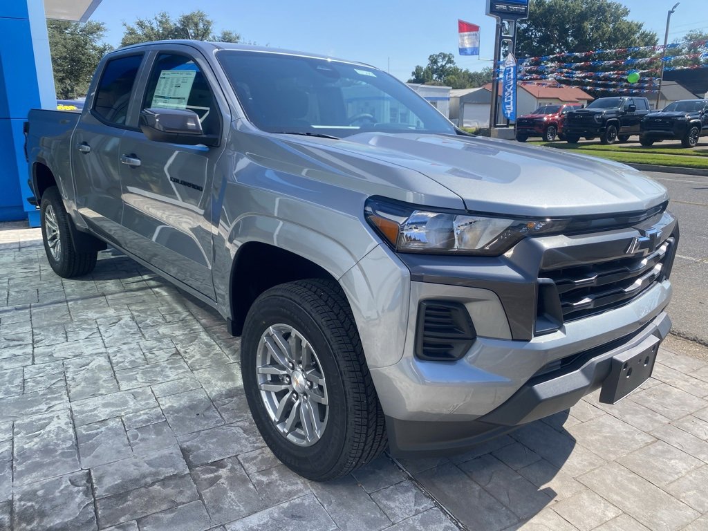 2026 Chevrolet Colorado LT photo 2
