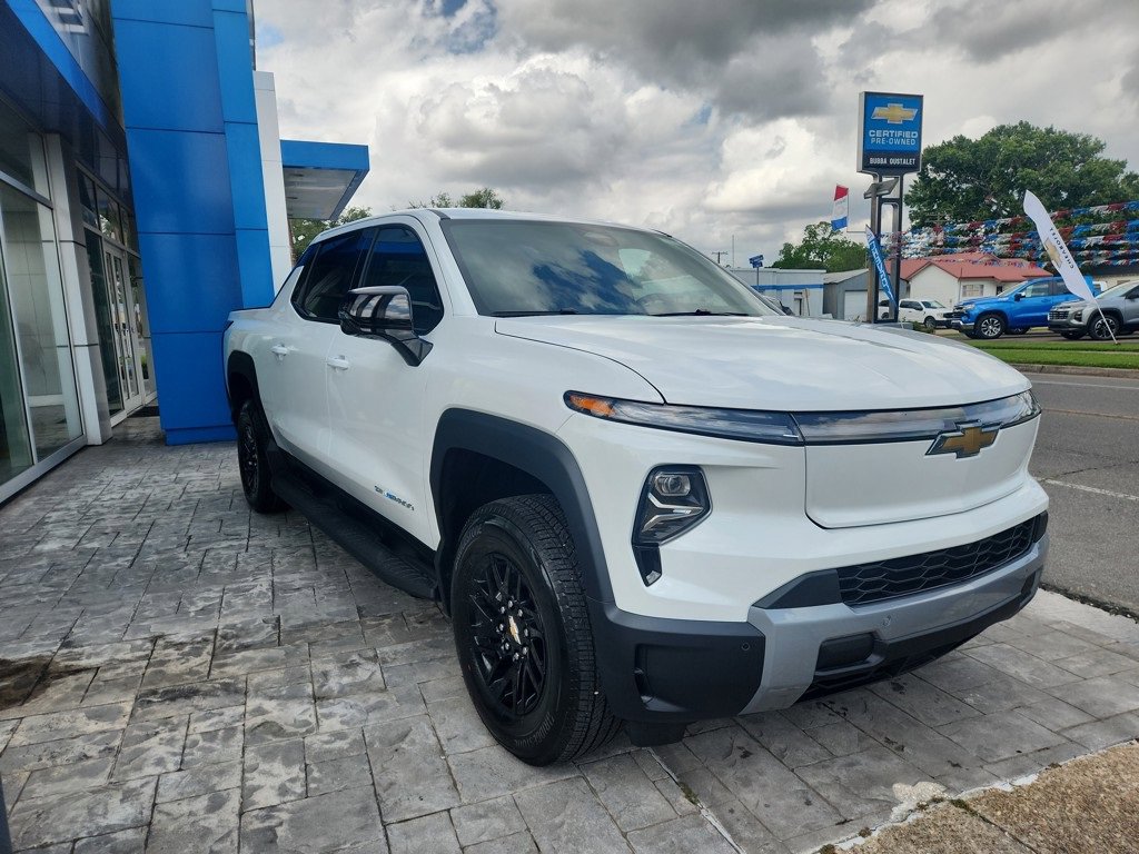 2025 Chevrolet Silverado EV LT photo 3