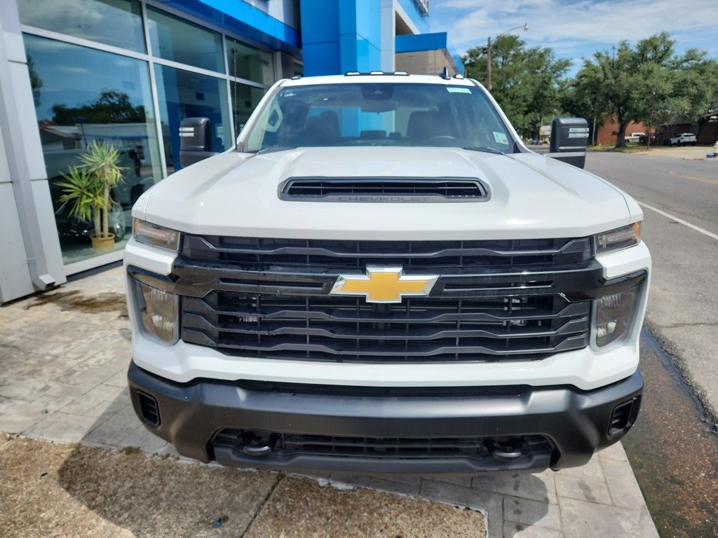 2024 Chevrolet Silverado 2500HD photo 2