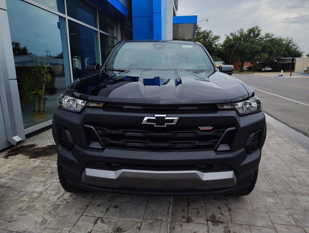 2026 Chevrolet Colorado Trail Boss photo 2