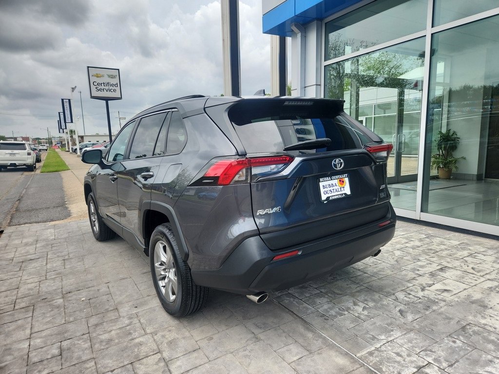 2024 Toyota RAV4 XLE photo 4
