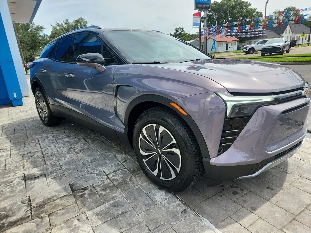 2025 Chevrolet Blazer EV photo 3