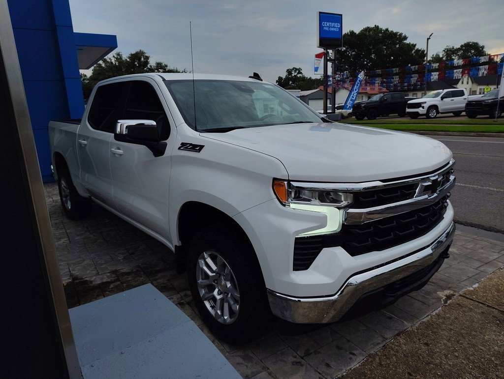 2026 Chevrolet Silverado 1500 LT photo 2