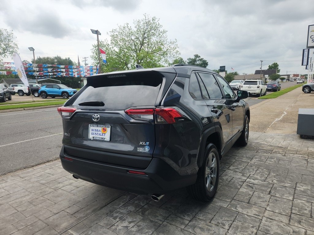 2024 Toyota RAV4 XLE photo 3
