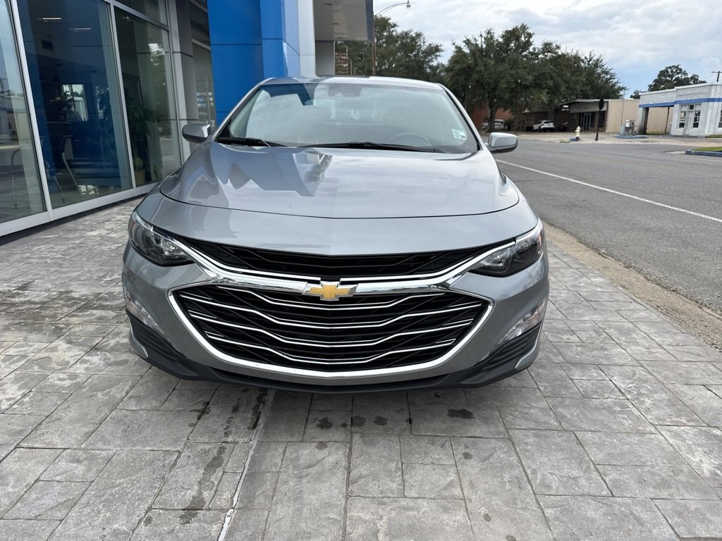 2025 Chevrolet Malibu 1LT photo 2