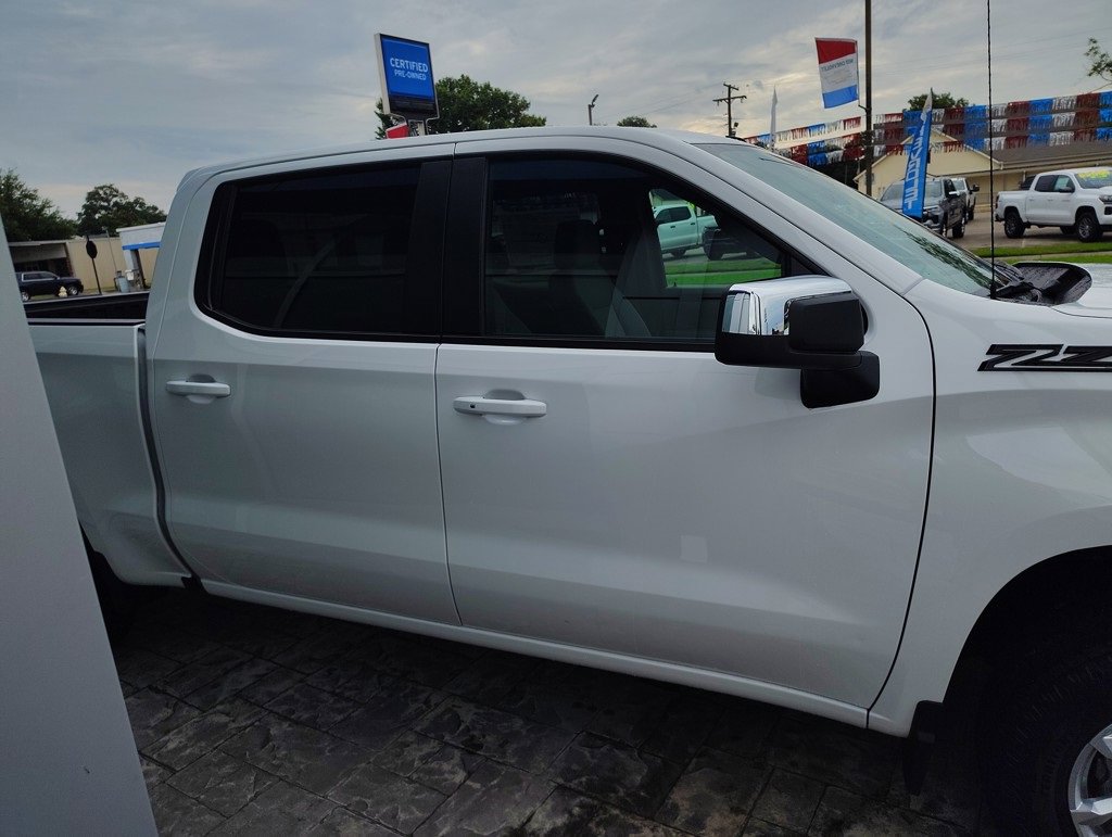 2026 Chevrolet Silverado 1500 LT photo 3