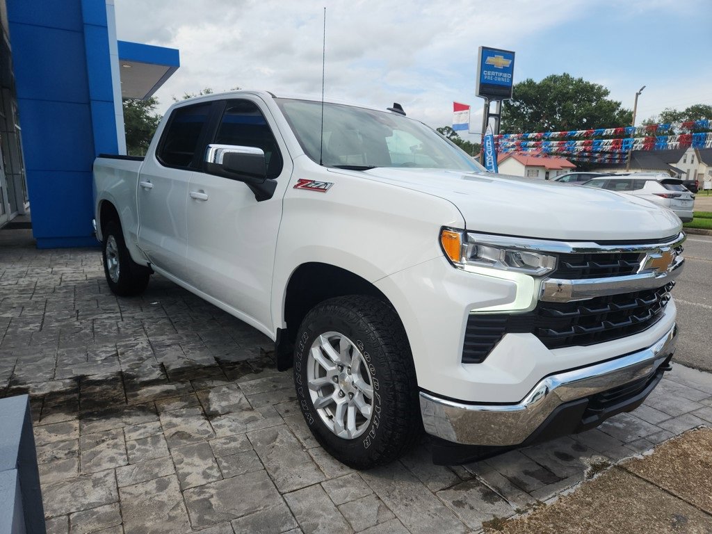2023 Chevrolet Silverado 1500 LT photo 3