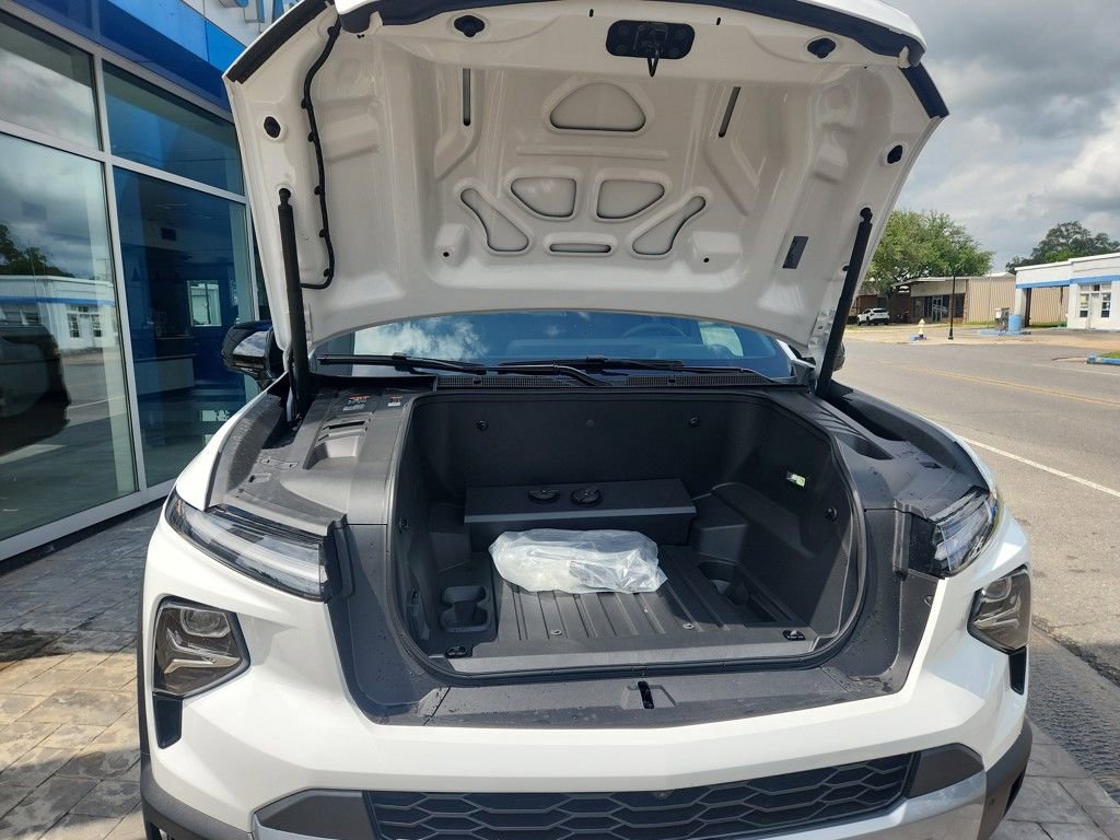 2025 Chevrolet Silverado EV LT - Photo 9