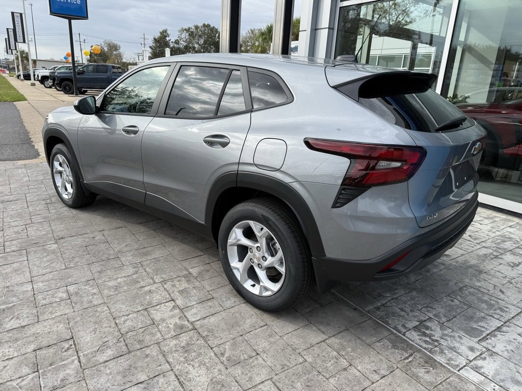 2026 Chevrolet Trax LS photo 2