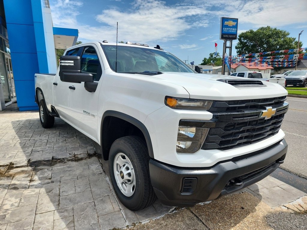 2024 Chevrolet Silverado 2500HD photo 3