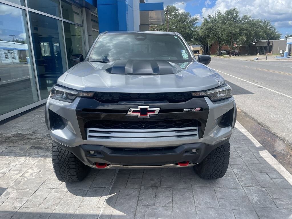 2024 Chevrolet Colorado ZR2 photo 2