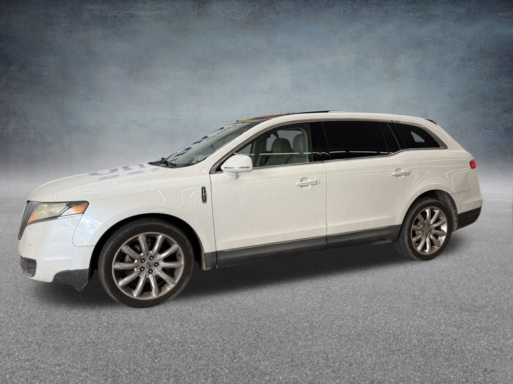 2010 Lincoln MKT Base photo 2