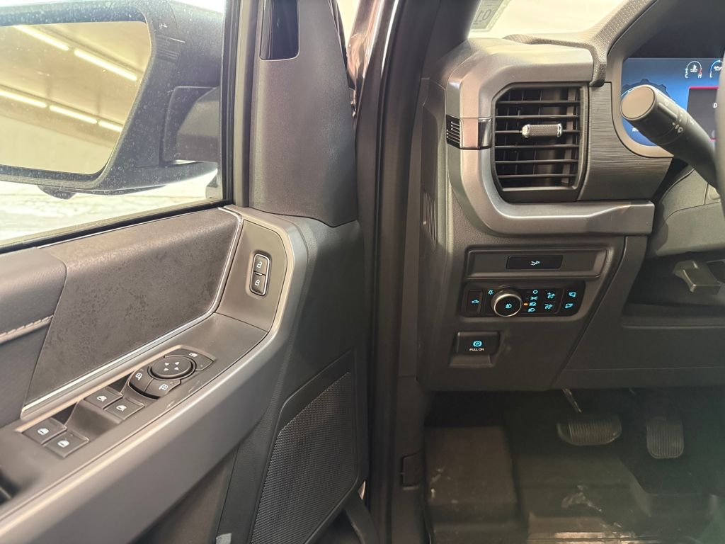 2026 Ford F-150 XLT - Photo 12
