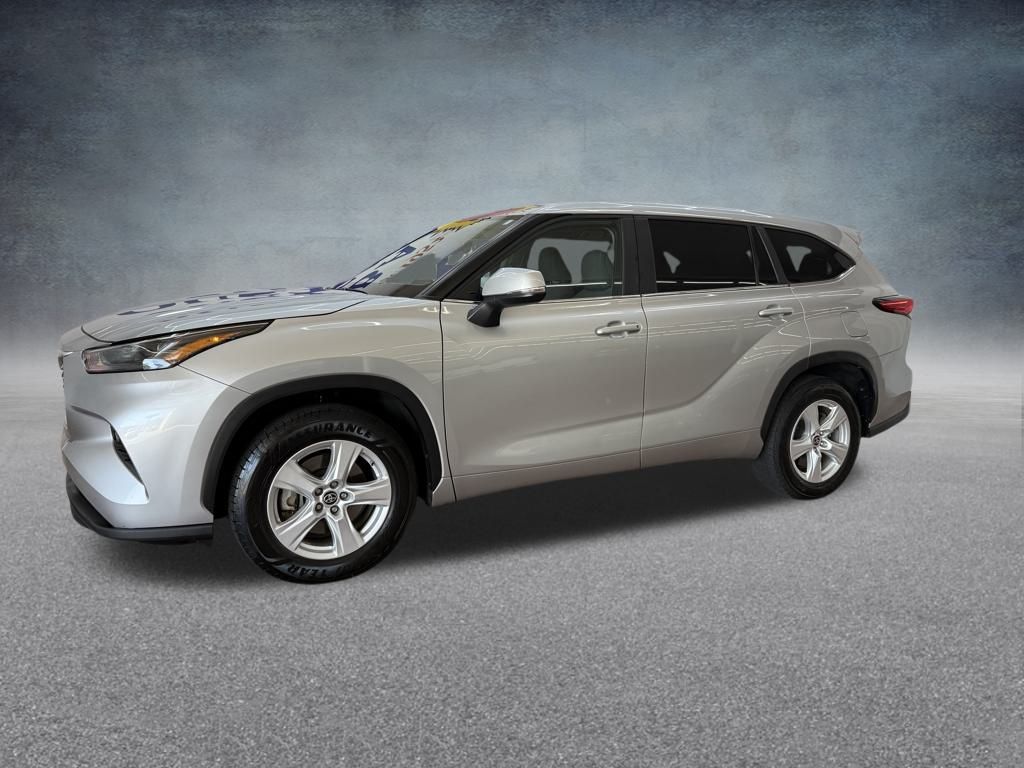2023 Toyota Highlander Hybrid LE photo 4