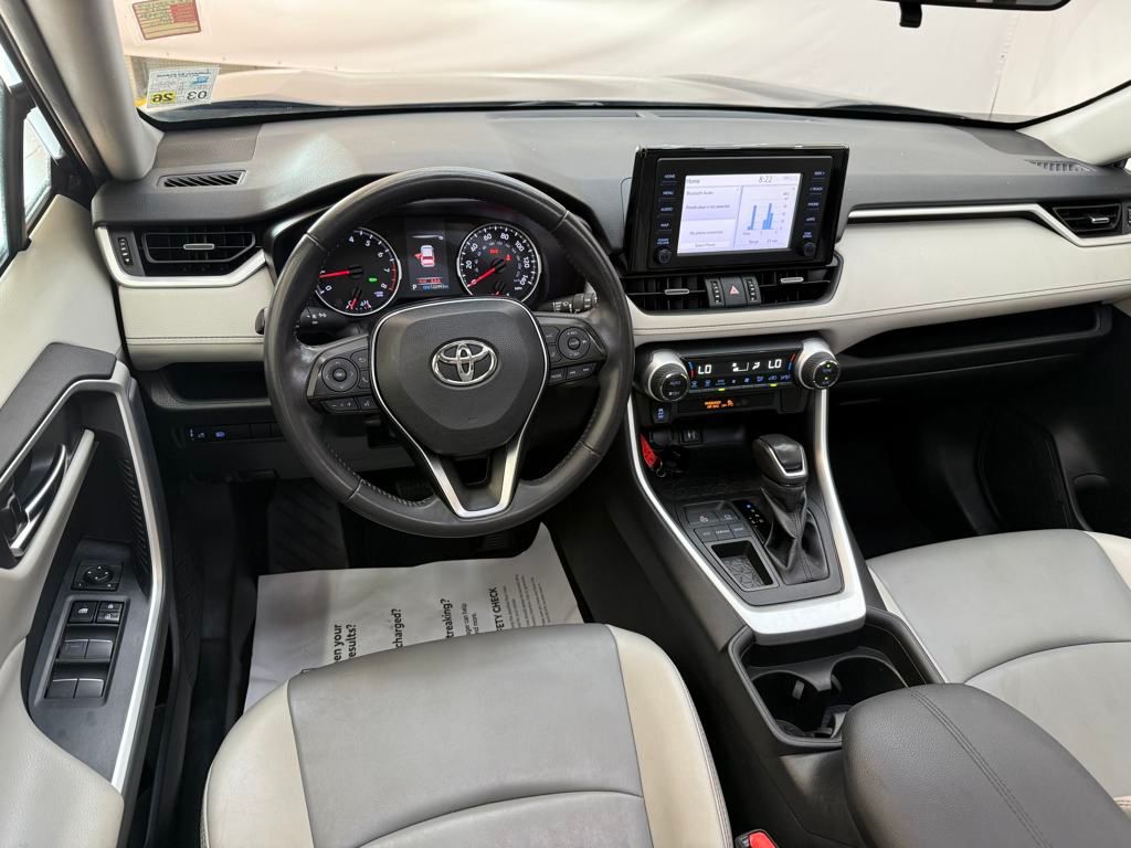2019 Toyota RAV4 XLE Premium photo 4