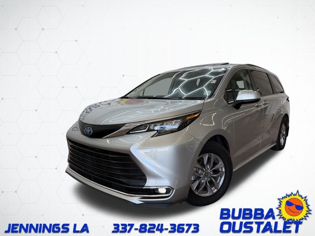 Used 2024 Toyota Sienna XLE Minivan/Van