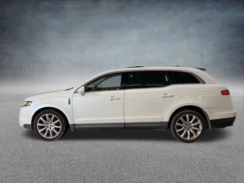2010 Lincoln MKT Base photo 3