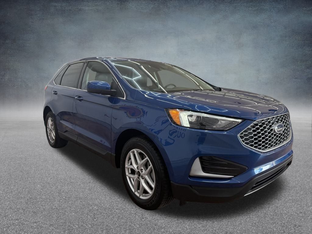 2023 Ford Edge SEL photo 2