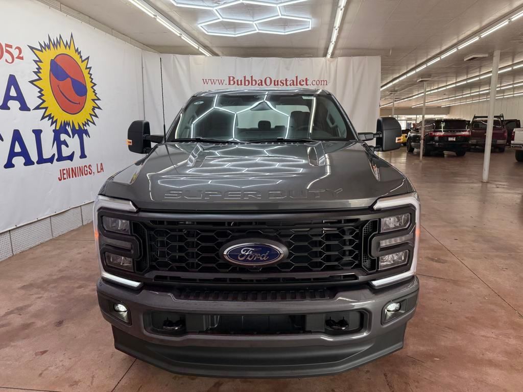 2025 Ford F-350 photo 3