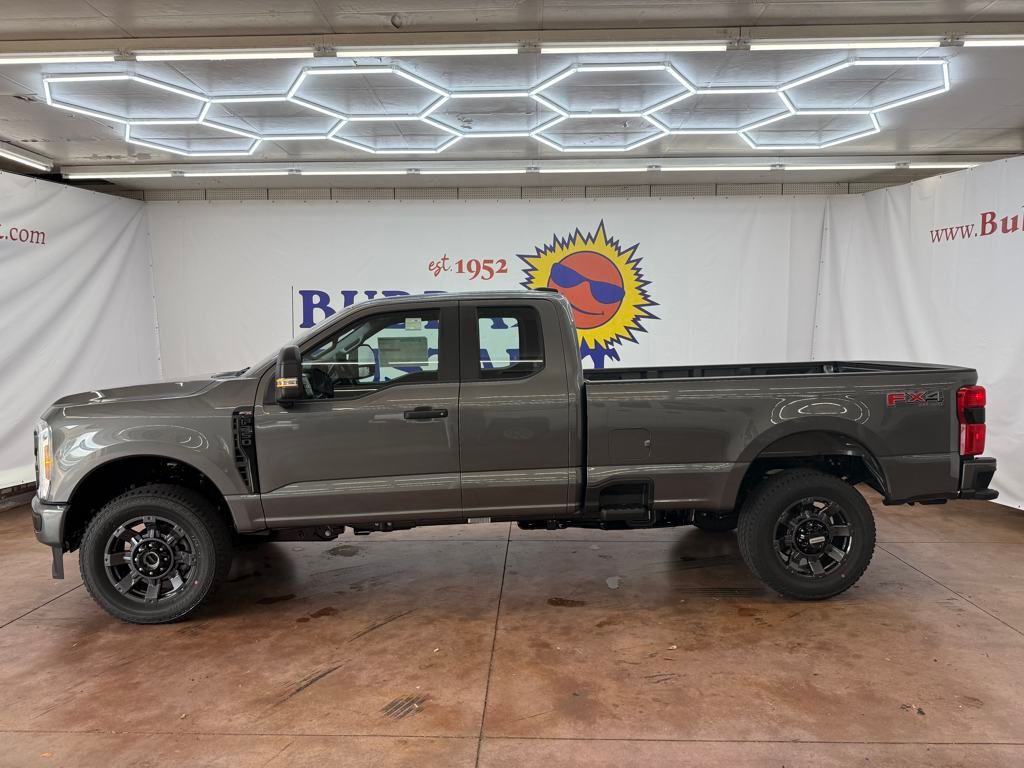 2025 Ford F-350 photo 2