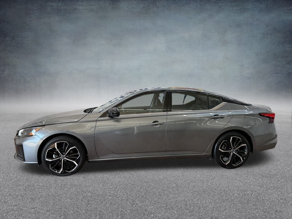 2023 Nissan Altima 2.5 SR photo 2