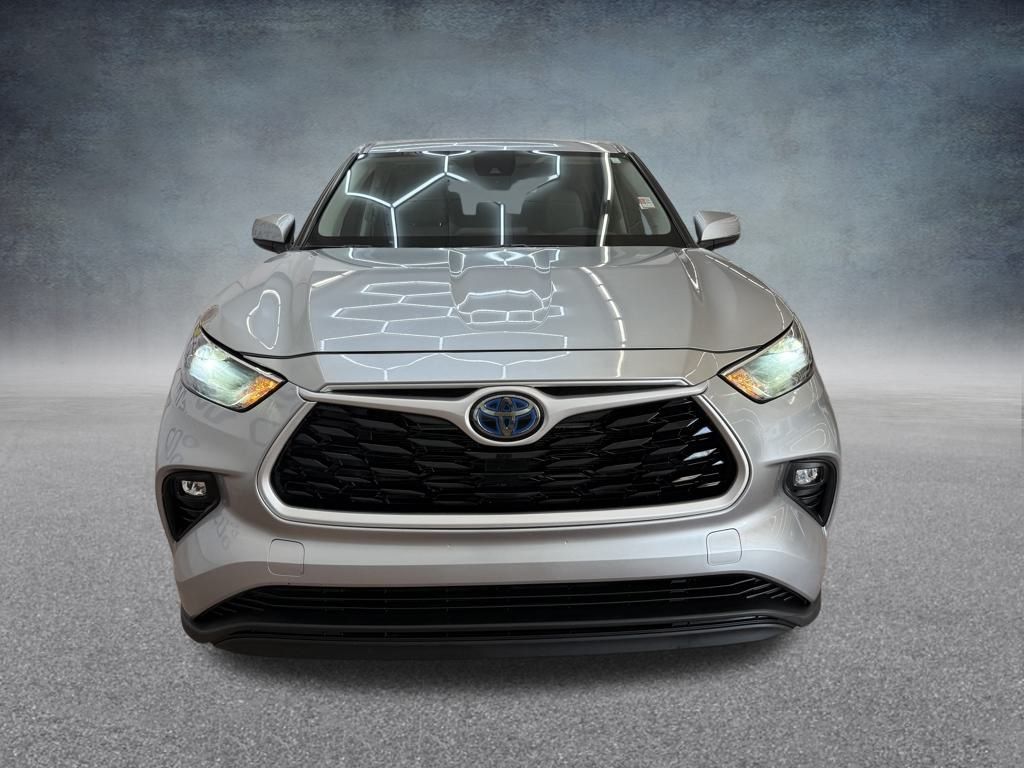 2023 Toyota Highlander Hybrid LE photo 3