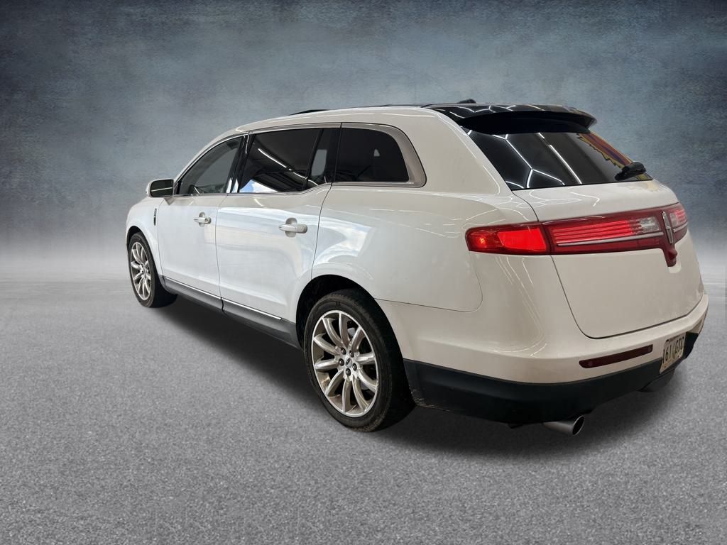 2010 Lincoln MKT Base photo 4