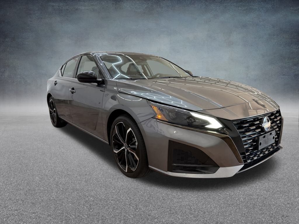 2023 Nissan Altima 2.5 SR photo 4