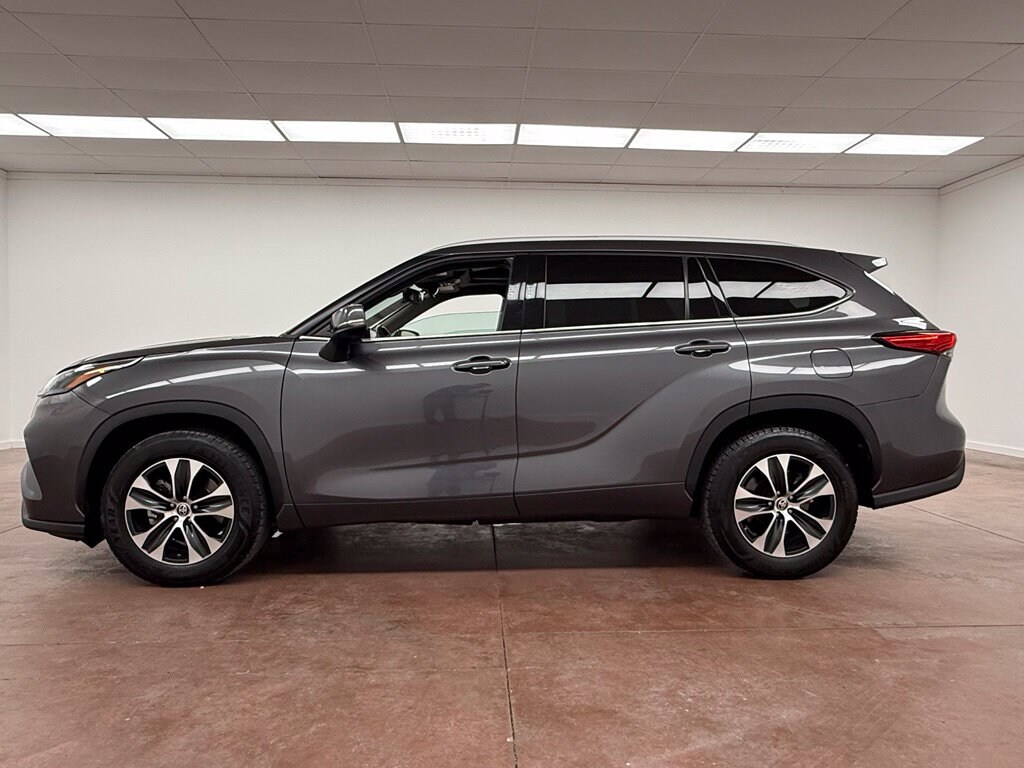 Used 2022 Toyota Highlander XLE SUV