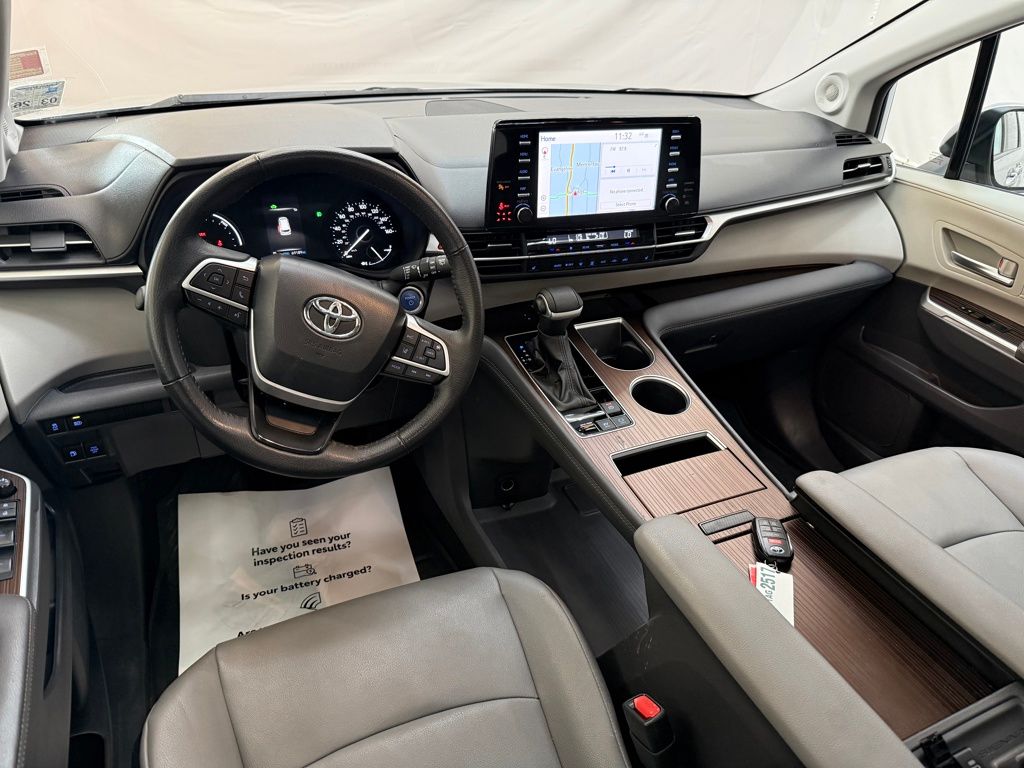 2024 Toyota Sienna XLE photo 4