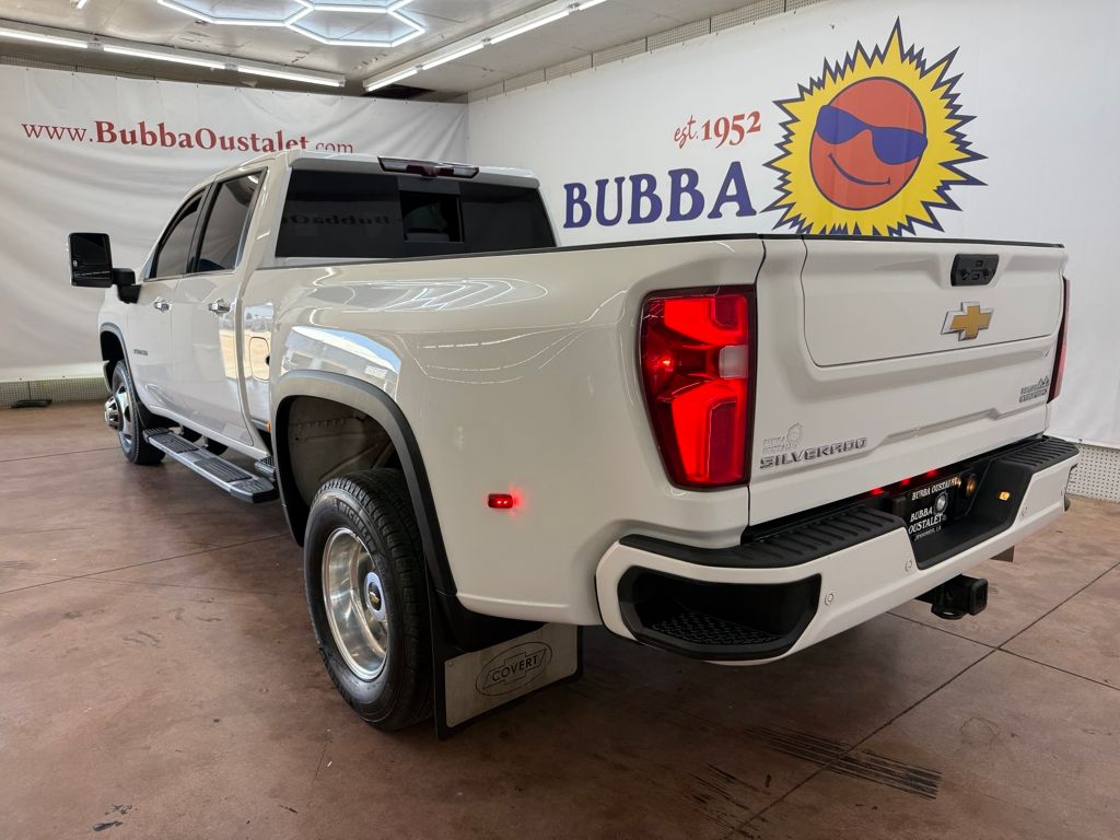 2022 Chevrolet Silverado 3500HD High Country photo 2