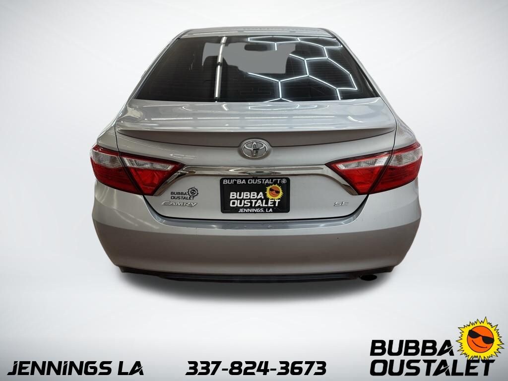 Used 2017 Toyota Camry SE Sedan