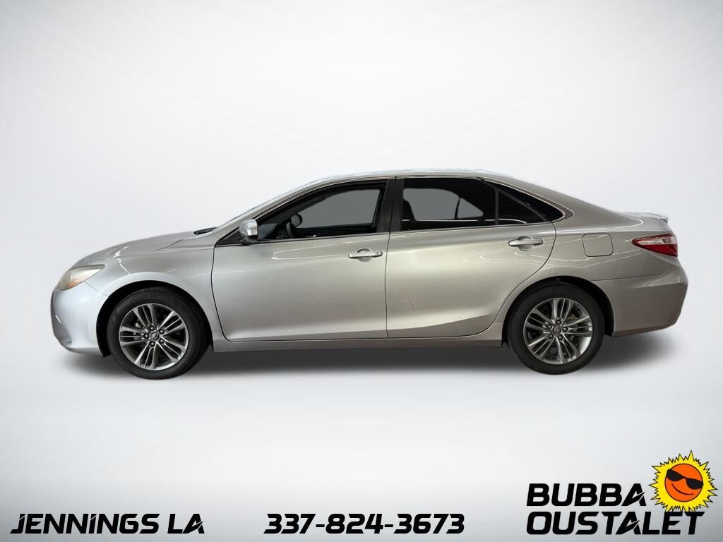 Used 2017 Toyota Camry SE Sedan