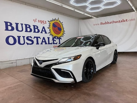 2022 Toyota Camry Hybrid XSE Sedan