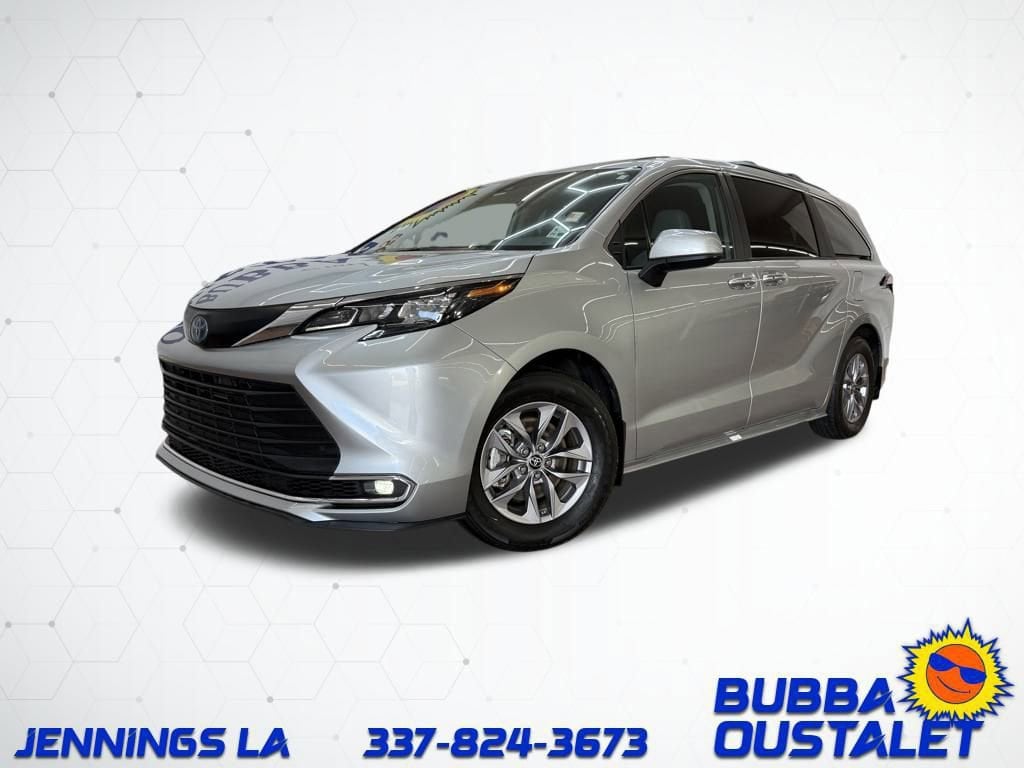2024 Toyota Sienna XLE's photo
