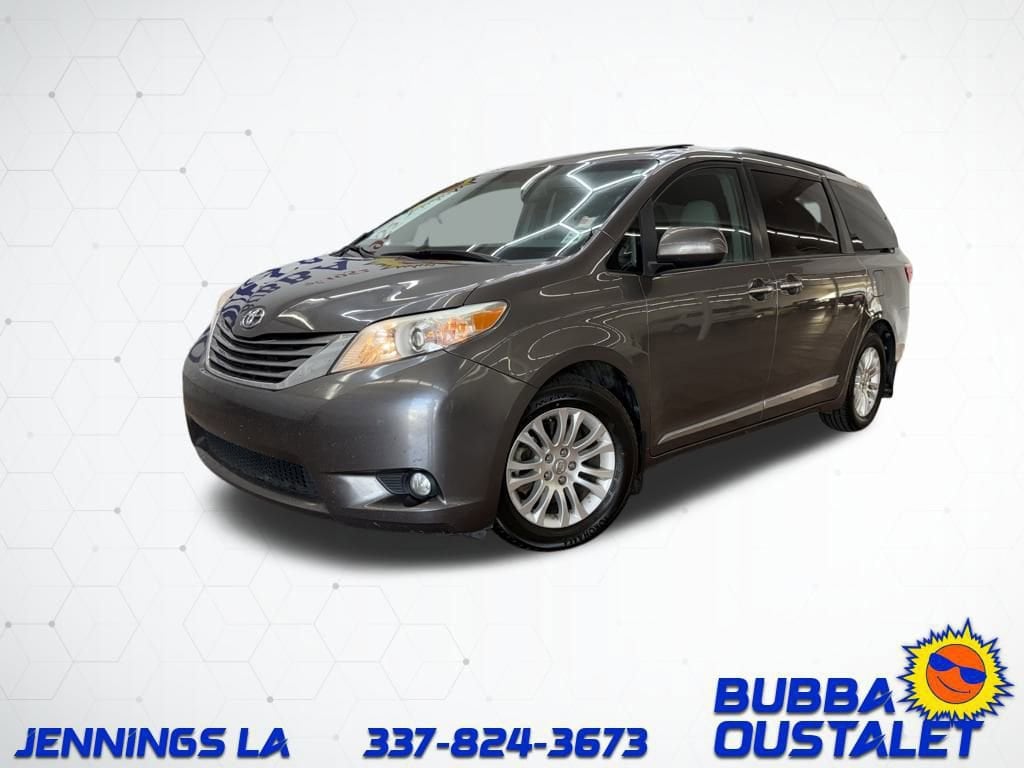 2015 Toyota Sienna XLE Premium's photo