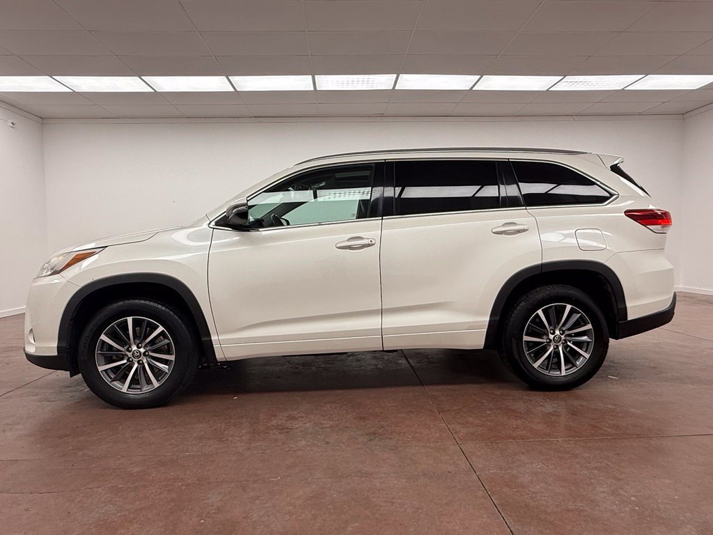 Used 2018 Toyota Highlander XLE with VIN 5TDKZRFH9JS540283 for sale in Jennings, LA