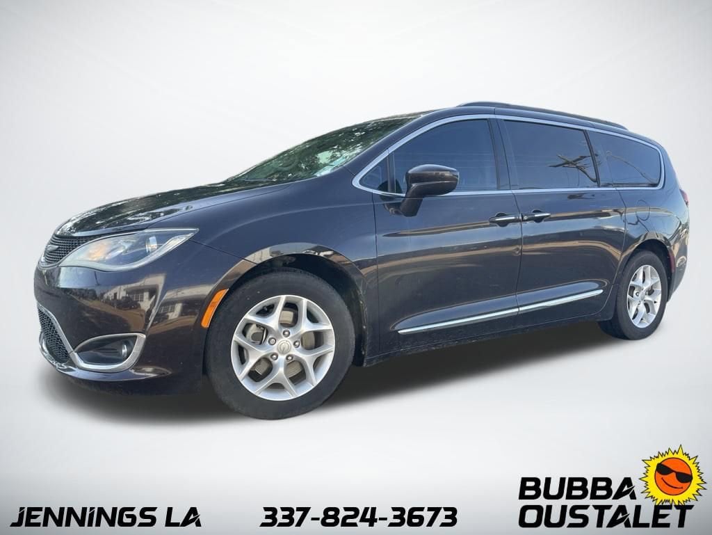 2017 Chrysler Pacifica Touring-L's photo