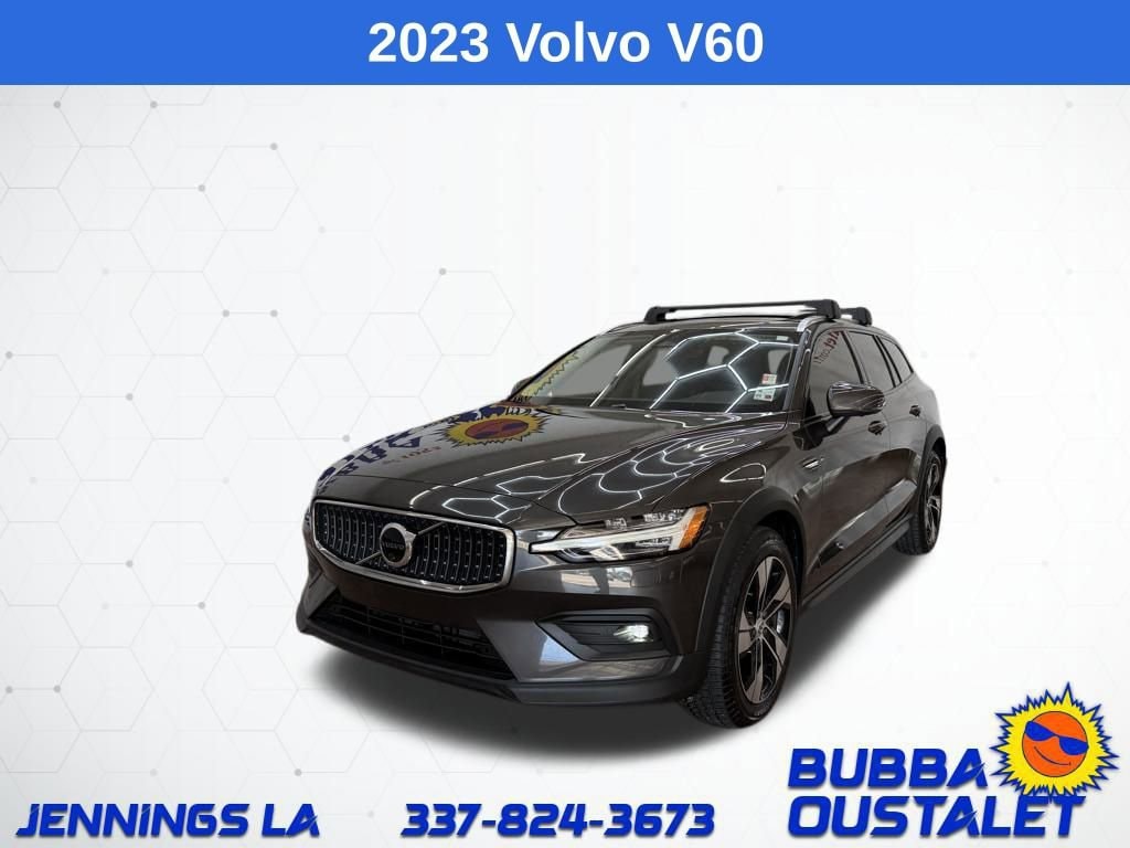 2023 Volvo V60 Cross Country Plus's photo
